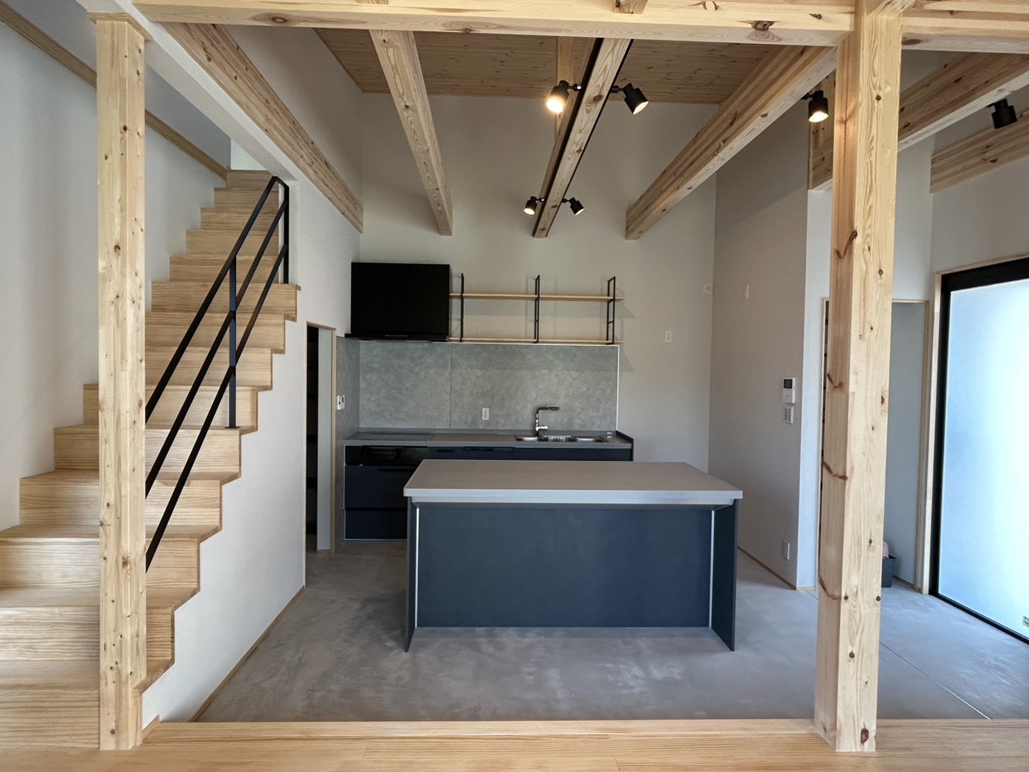 土間リビングの家