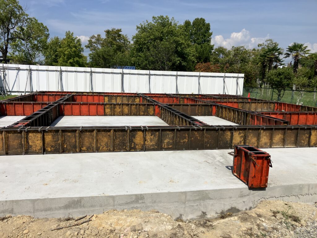 四日市市S学童保育所様新築工事　立ち上がりコンクリート打設