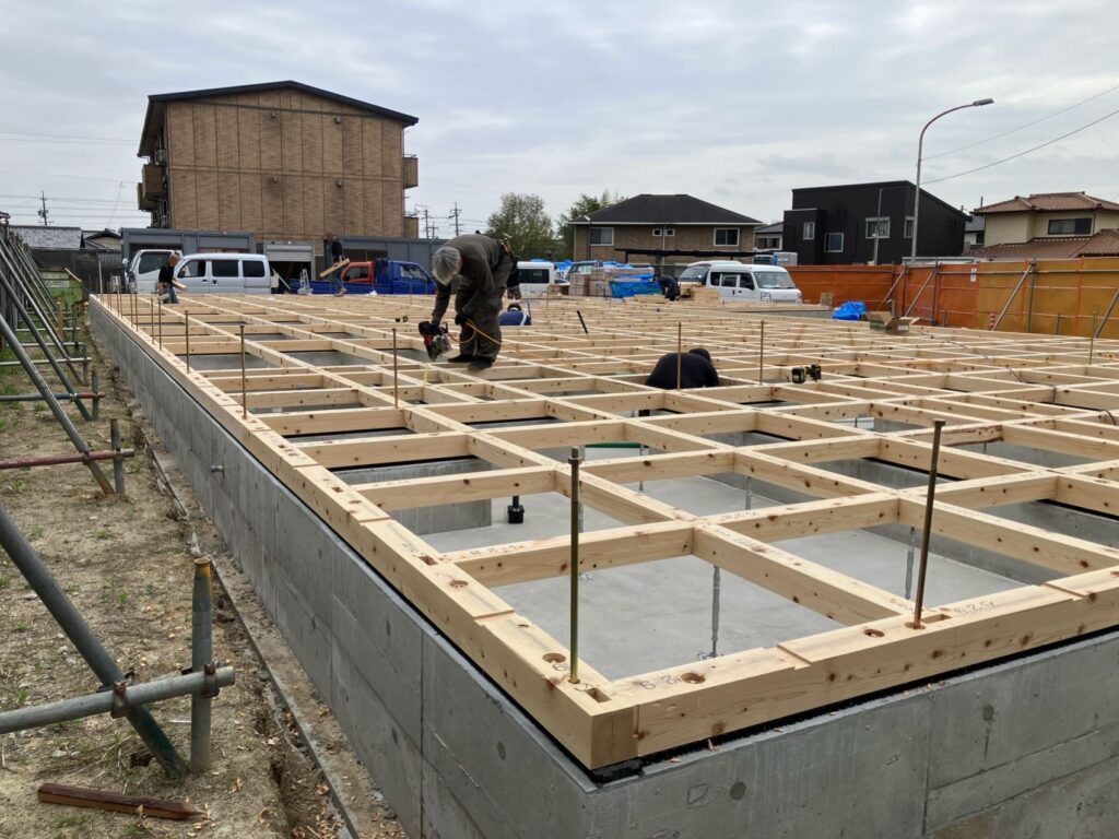 Kｸﾞﾙｰﾌﾟﾎｰﾑ新築工事　土台敷き